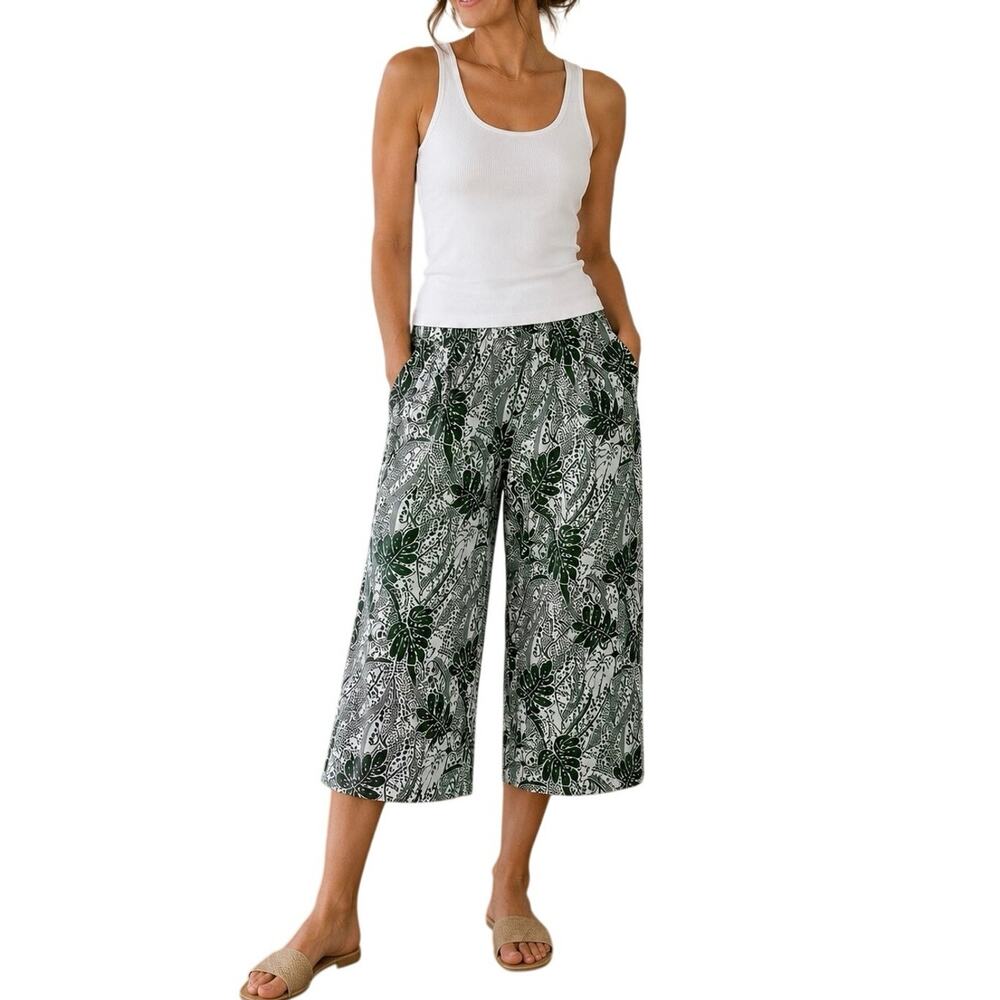 NWT Makai Beach Hawaii Capri Pants Women’s Sz Medium Large Green White Floral